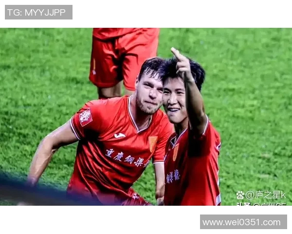 足球明星化身老头幽默打球引发球迷热议趣味十足的场面令人捧腹大笑 足球明星化身老头幽默打球引发球迷热议趣味十足的场面令人捧腹大笑